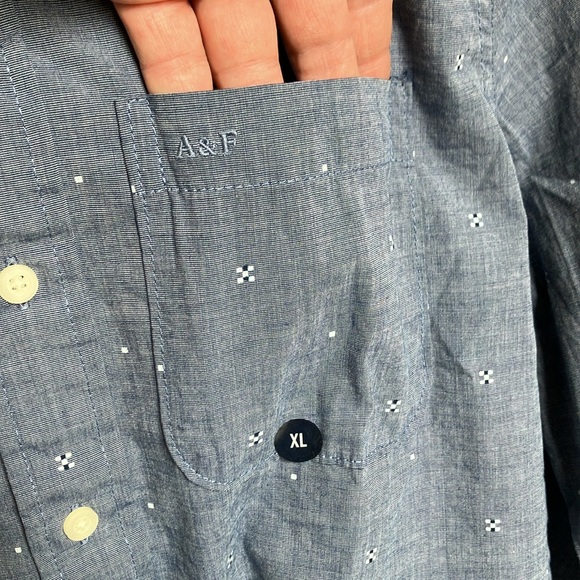 Abercrombie & Fitch - Picture 8 of 16